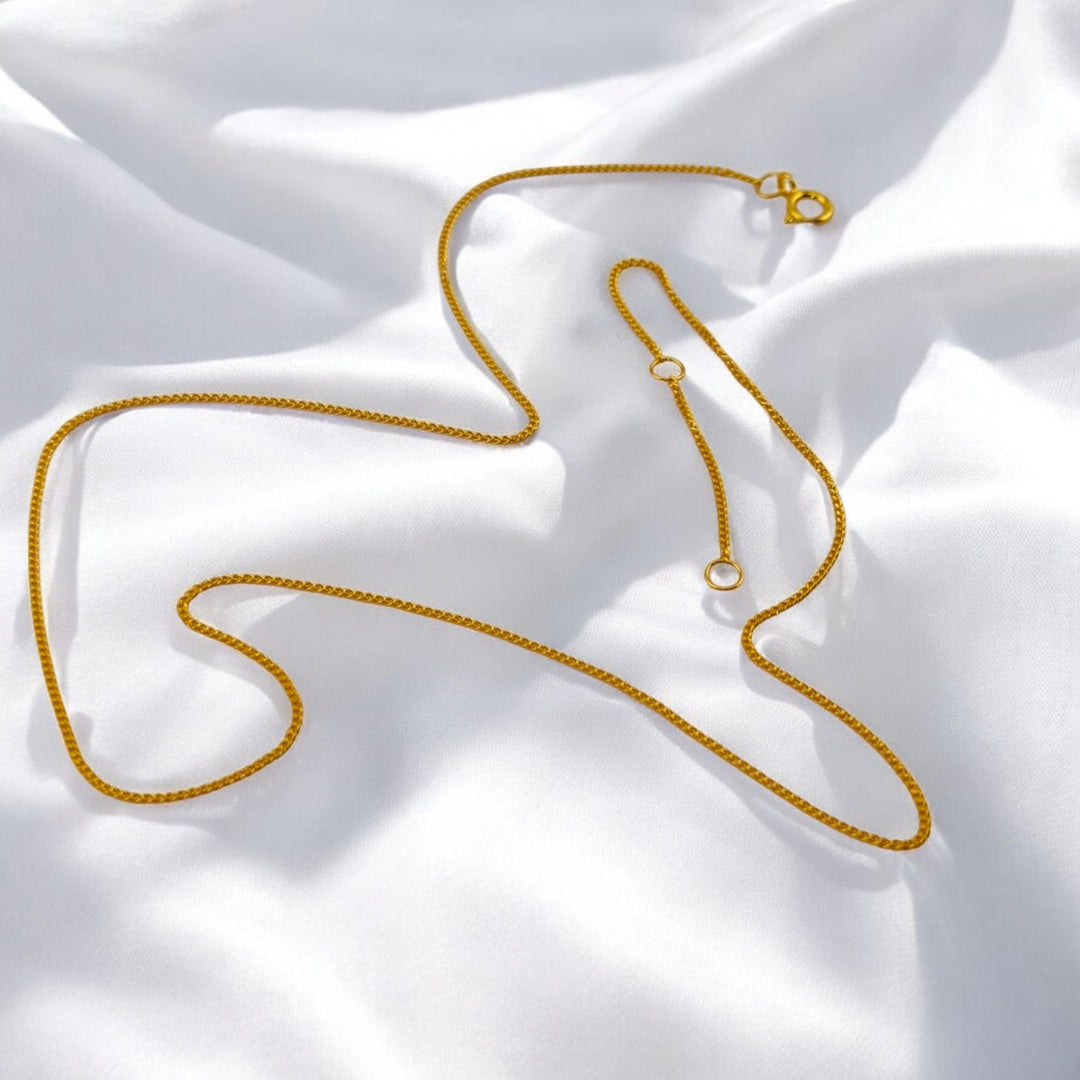 Minimalist box chain necklace in 18k gold-plated 925 silver with adjustable clasp, styled on soft white fabric – RossJewelrys product.

