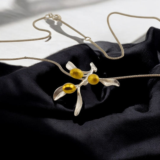 Close-up of handmade olive branch necklace chain and clasp – RossJewelrys