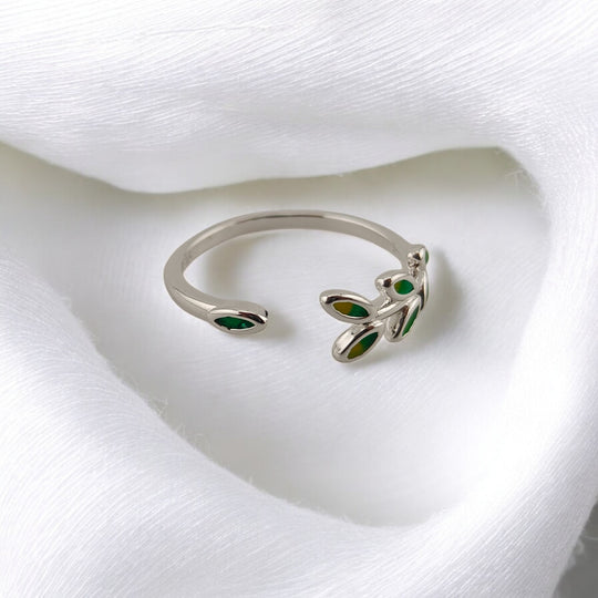 Side view of adjustable ring with multiple green leaves